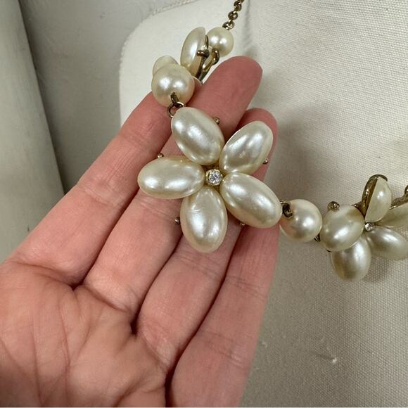 Faux Pearl Cluster Floral Statement Necklace - Picture 3 of 7